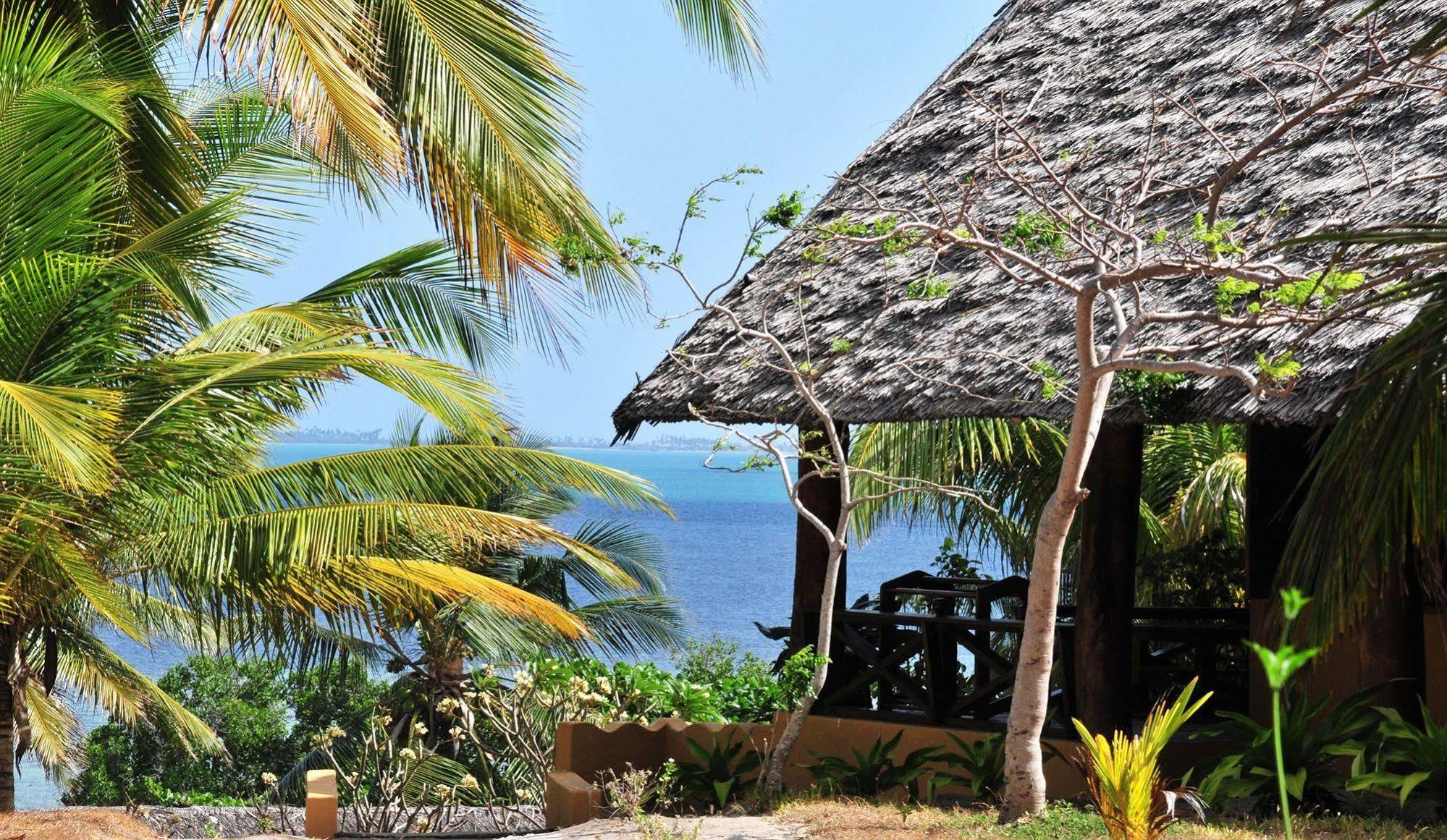 Kinasi Lodge Utende Buitenkant foto