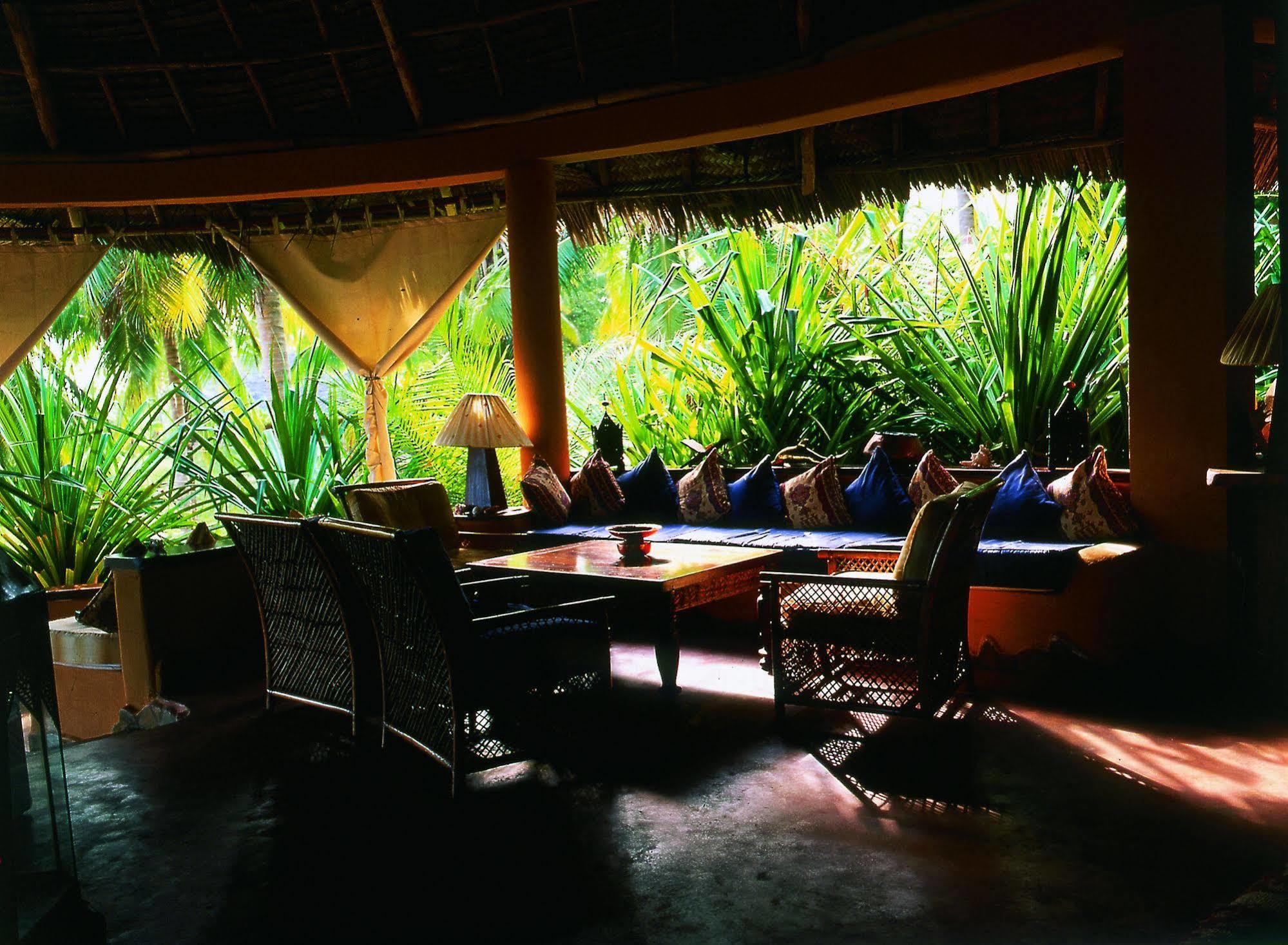 Kinasi Lodge Utende Buitenkant foto