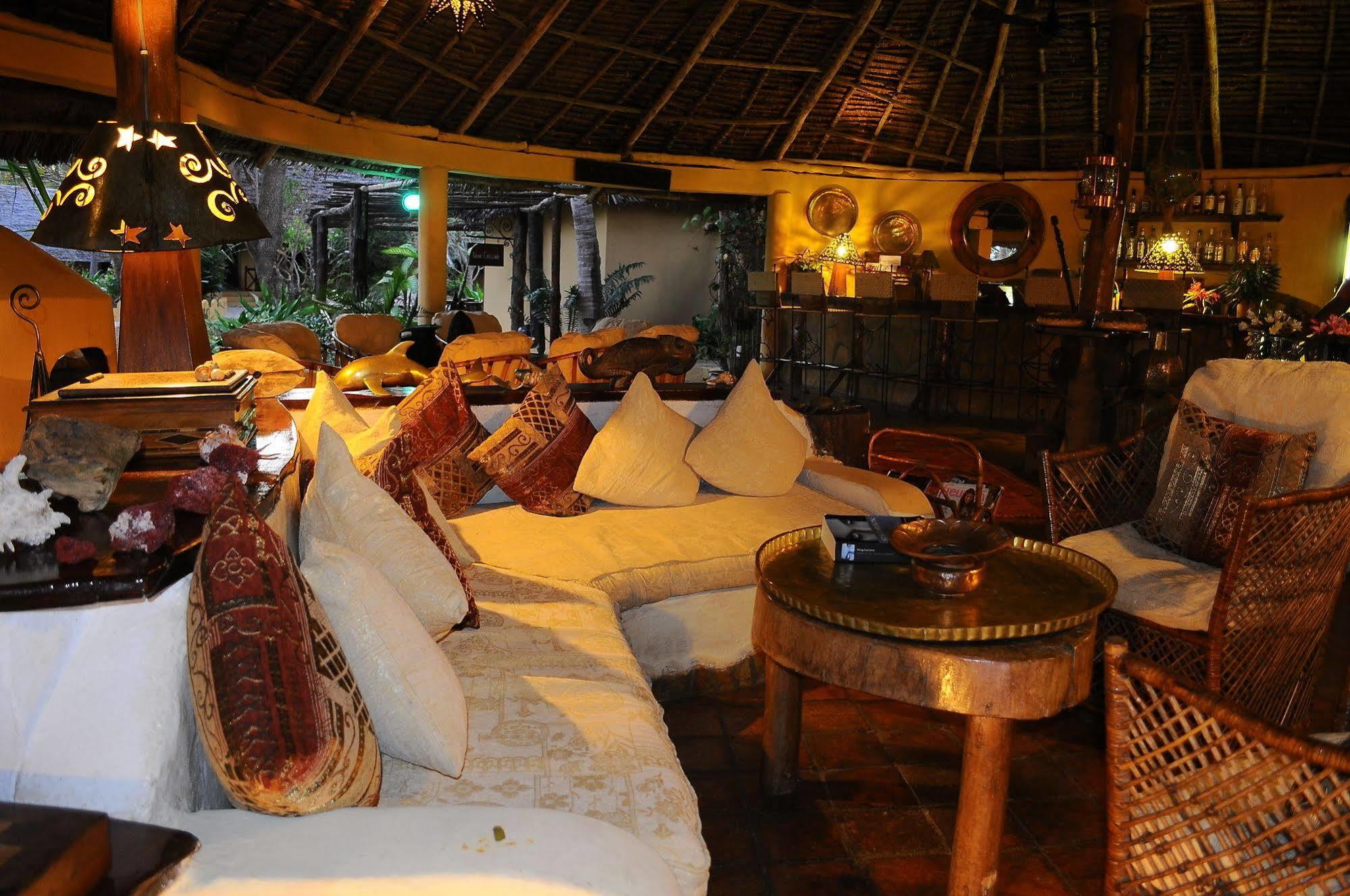 Kinasi Lodge Utende Buitenkant foto