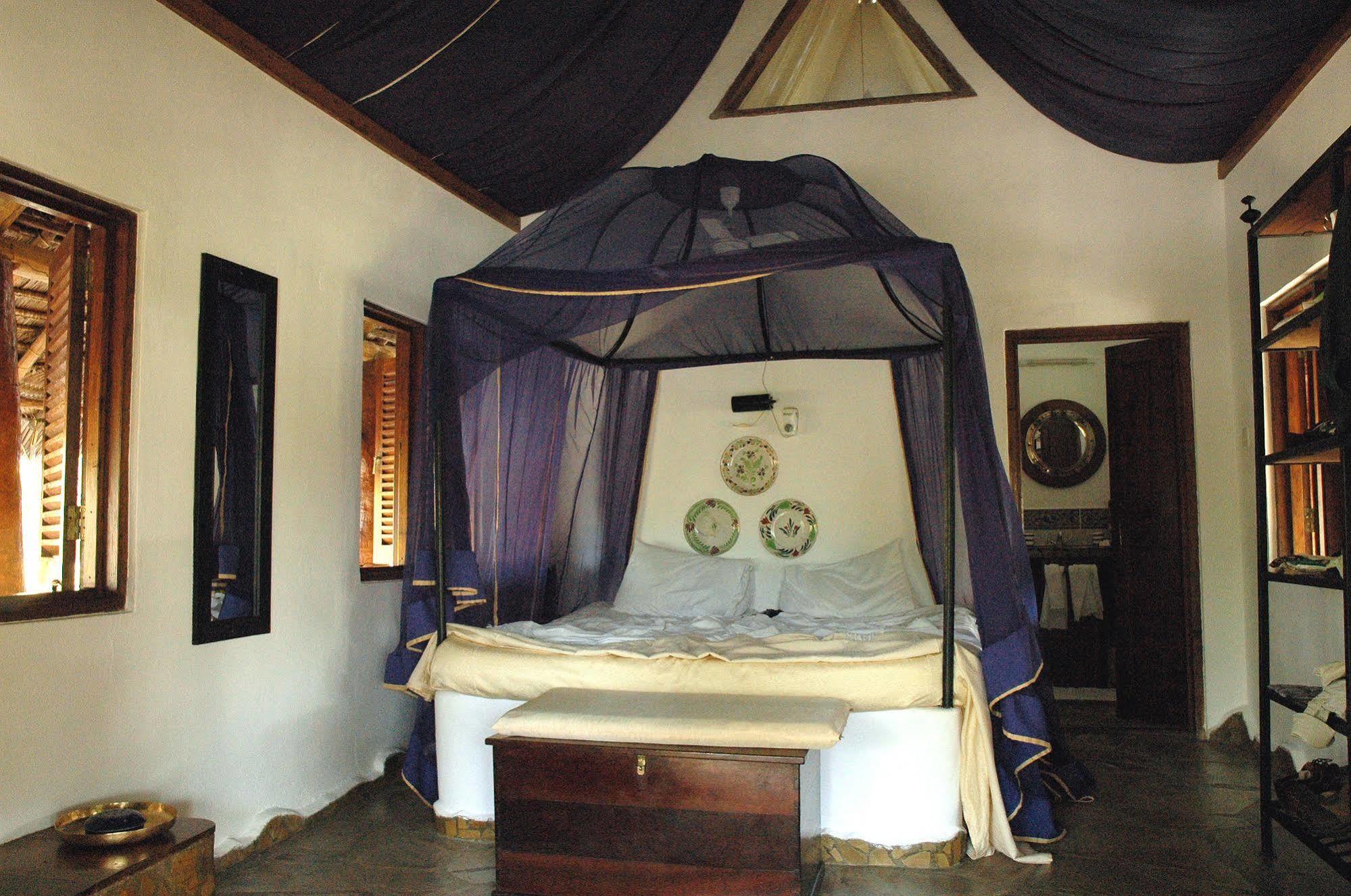 Kinasi Lodge Utende Buitenkant foto